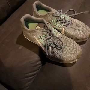 Nike size 8 women’s shoe